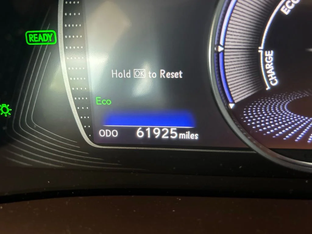 Used 2019 Red Lexus 300h image 22