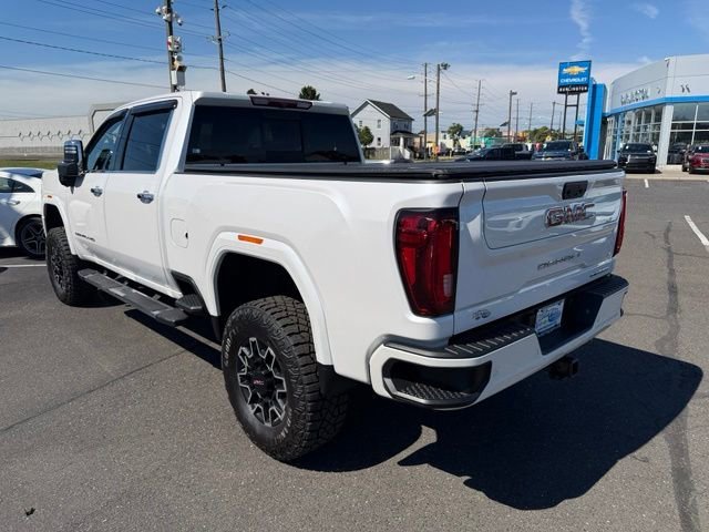 Used 2022 White Frost Tricoat GMC Denali image 5