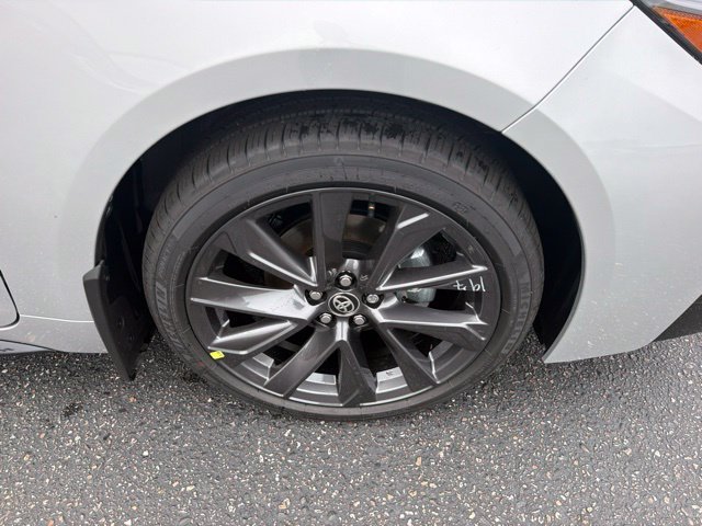 New 2026 Classic Silver Metallic with Midnight Black Metallic roof <sup>1</sup> Toyota  XSE image 4