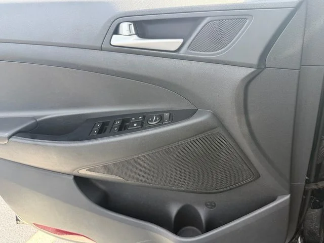 Used 2020 Black Hyundai SE image 33