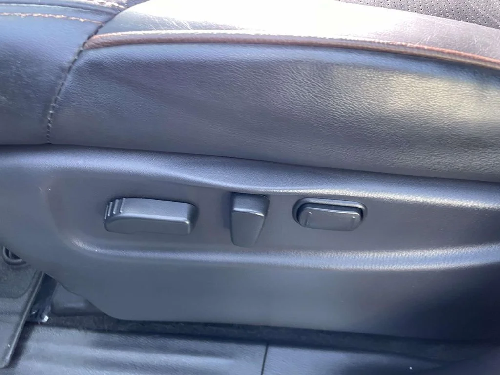Used 2020 Brilliant Silver Metallic Nissan SL image 20