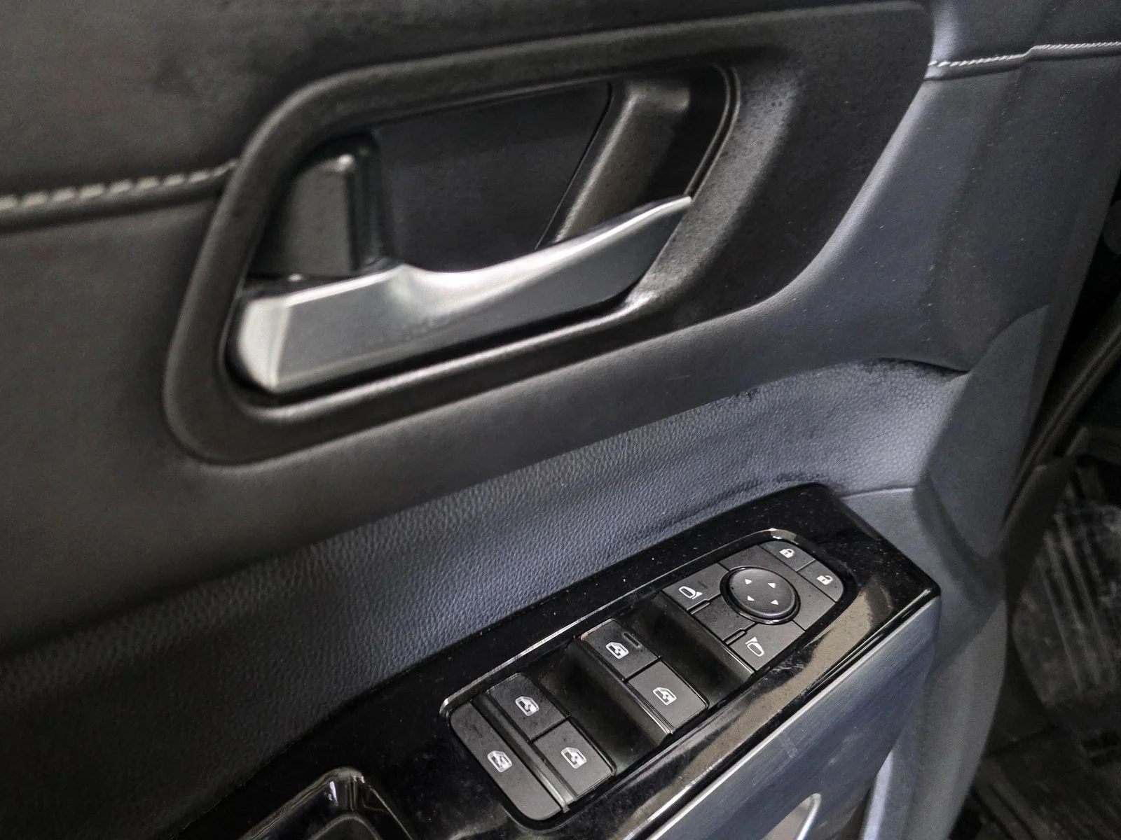 Used 2023 Black Nissan SL image 19