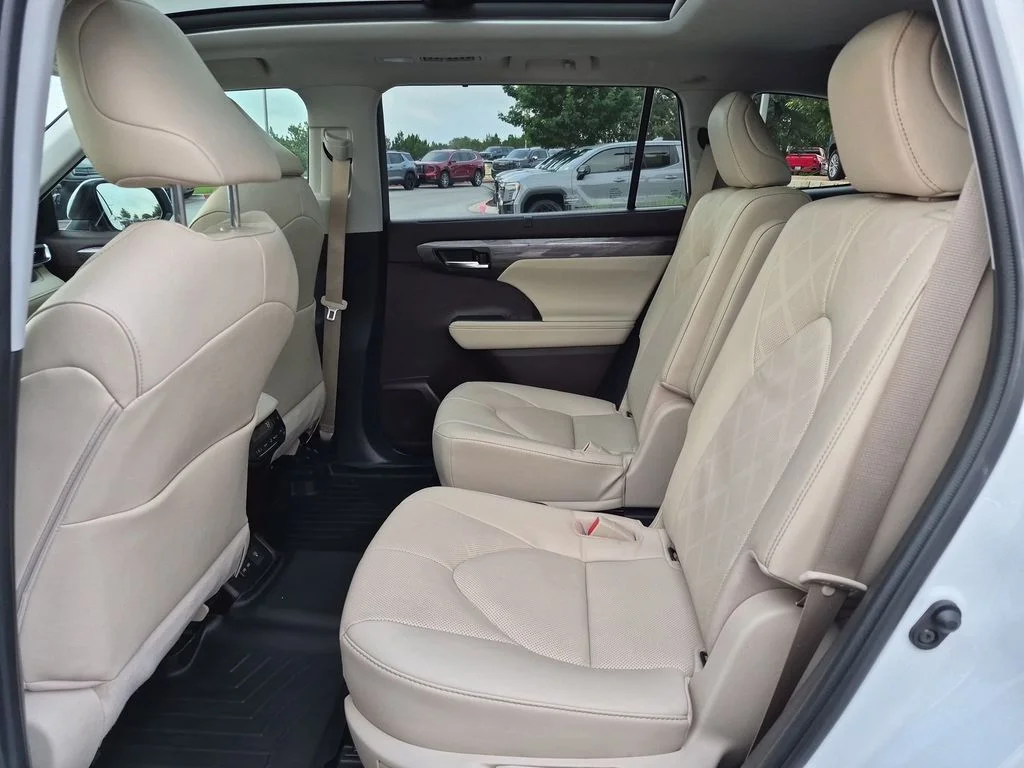 Used 2022  Toyota Platinum image 34