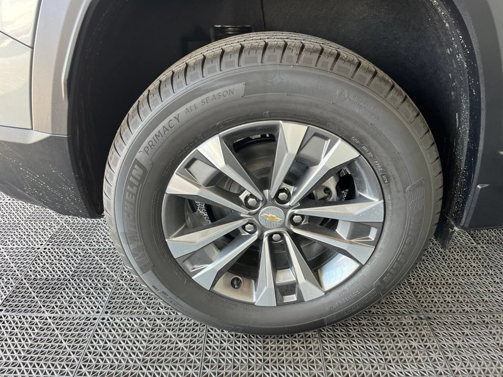 2027 Chevrolet Equinox LT - Photo 23