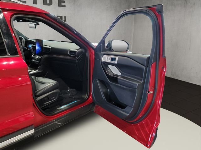Used 2022 Red Metallic Ford Platinum image 39