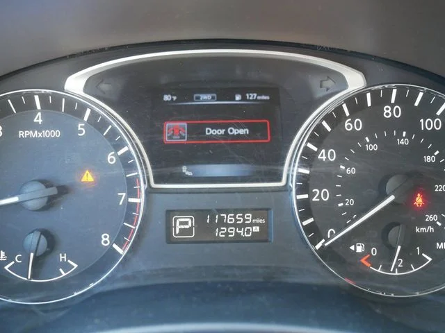 Used 2015 Gray Nissan SL image 28