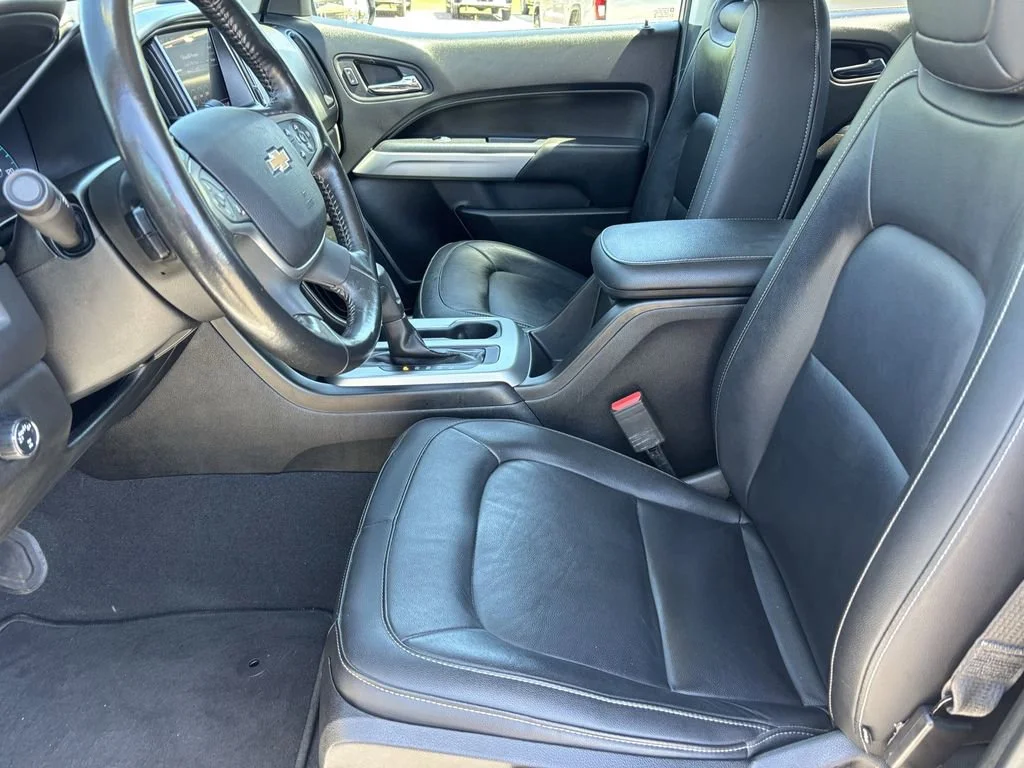 Used 2020 SUMMIT WHITE Chevrolet 4WD LT image 17