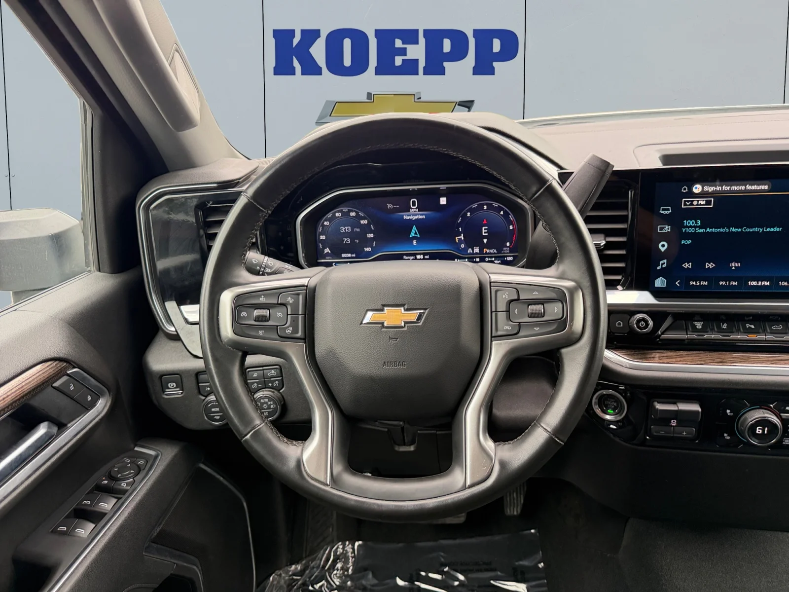 Used 2025 Summit White Chevrolet LT DRW image 13