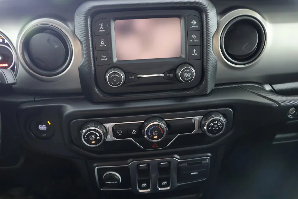 Used 2020 Black Clearcoat Jeep Sport S image 14