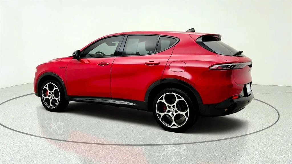 Used 2024 Alfa Rosso Alfa Romeo Veloce eAWD w/ Active Assist & Premium Interior Pkg image 7