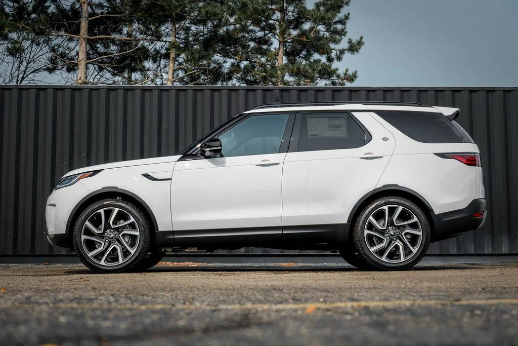 Certified Used 2025 Fuji White Land Rover S image 3