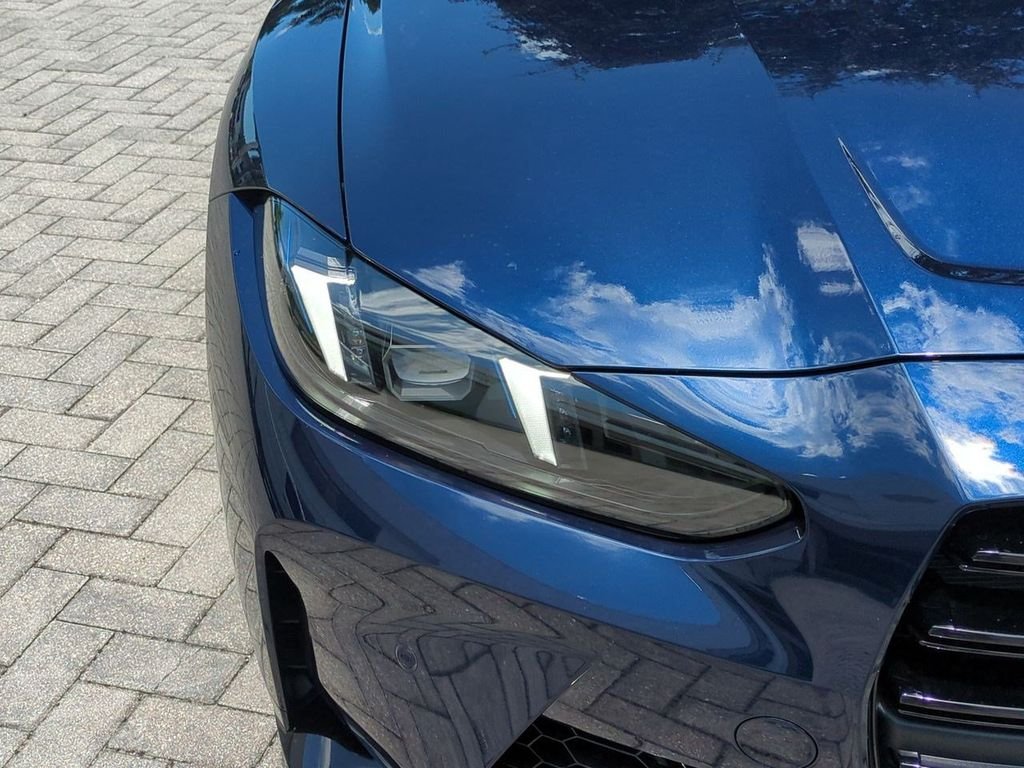 New 2027 Tanzanite Blue II Metallic BMW Competition image 10