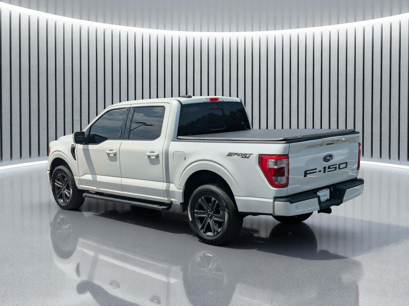 Used 2023 Star White Metallic Tri-Coat Ford LARIAT image 8