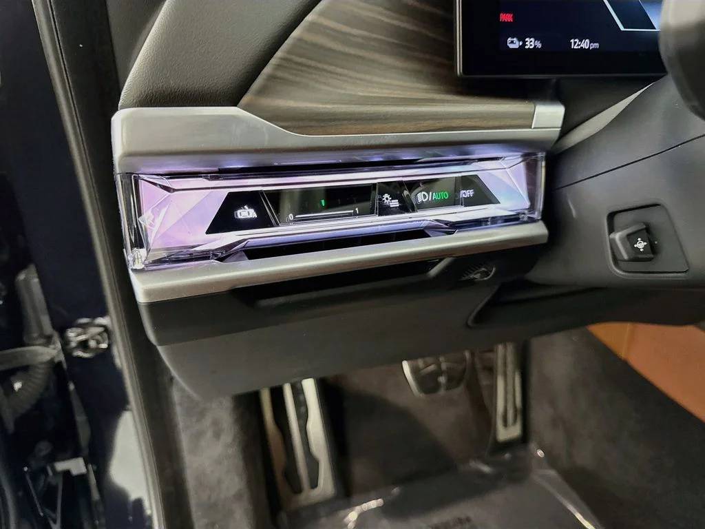 Used 2023 Black BMW xDrive60 image 10