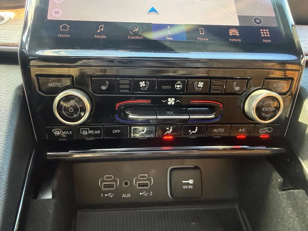 Used 2022 White Jeep Summit image 24