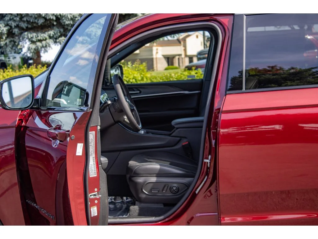 New 2026 Velvet Red Pearlcoat Jeep Laredo Altitude image 35