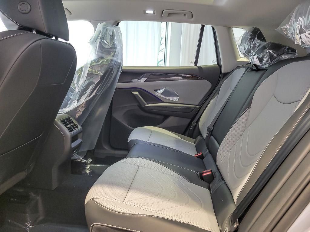 New 2026 Platinum Gray Metallic Volkswagen 2.0T SE image 9