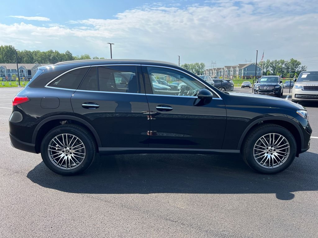 New 2026 Obsidian Black Metallic Mercedes-Benz GLC 300 image 9