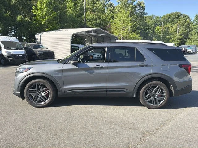 Used 2025 Gray Ford ST-Line image 10