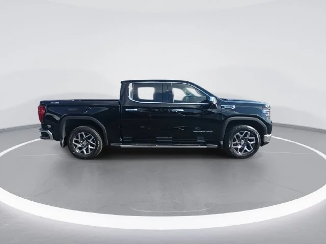 Used 2025 Black GMC SLT image 9