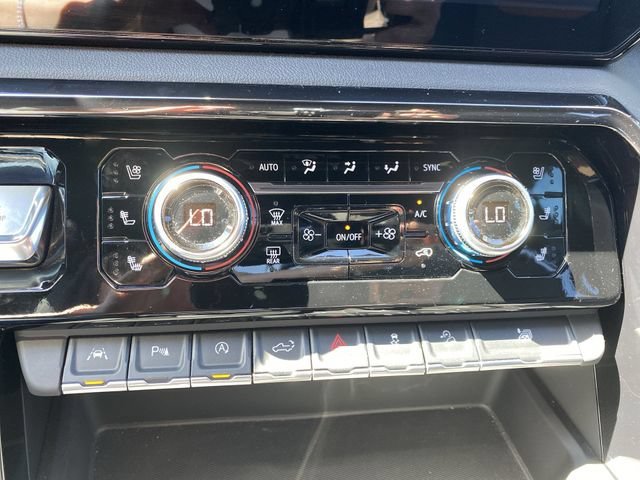 Used 2022 Summit White GMC AT4 image 19