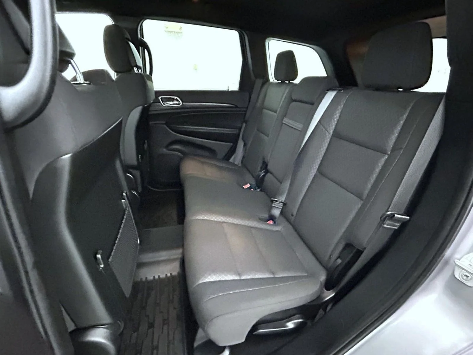 Used 2019 Silver Jeep Laredo E image 19