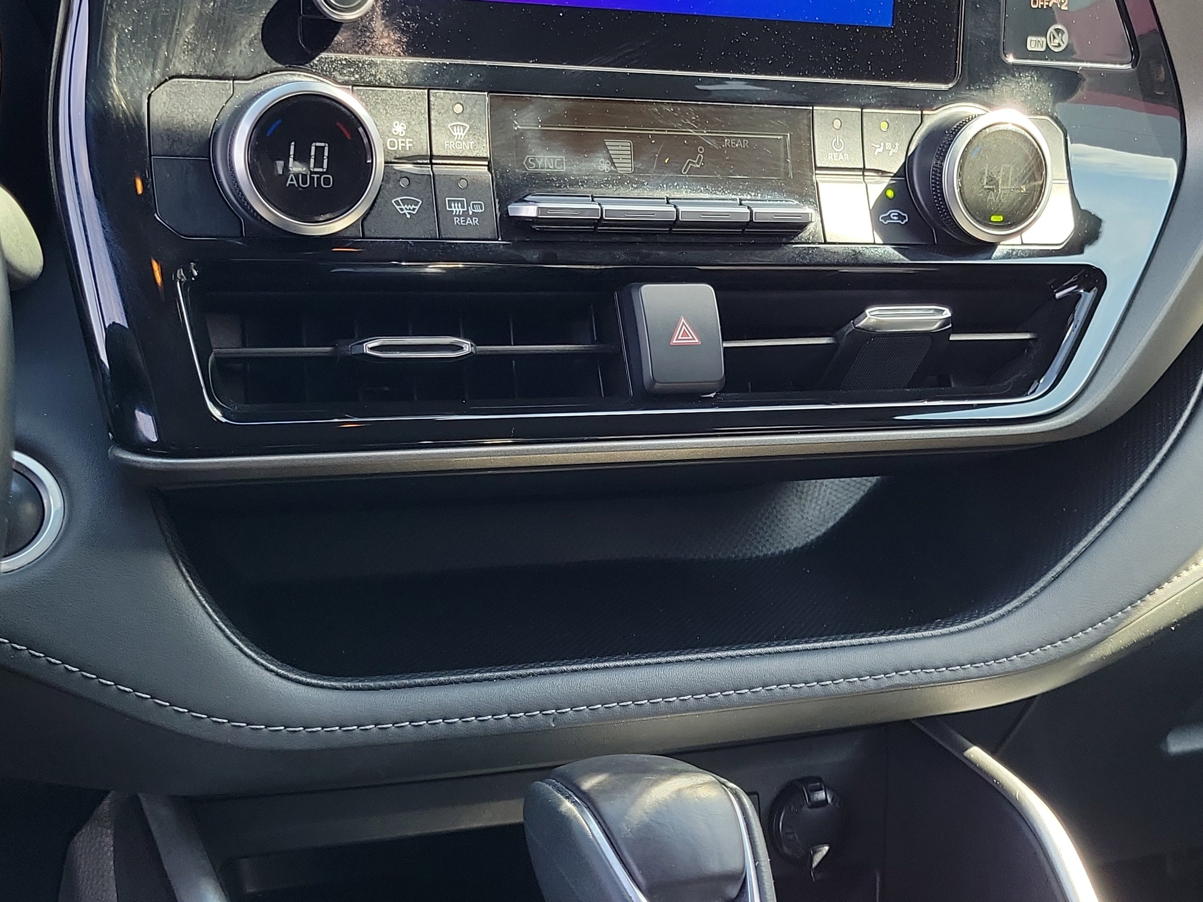 2024 Toyota Highlander LE - Photo 27