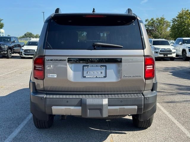 Used 2024  Toyota Base image 7