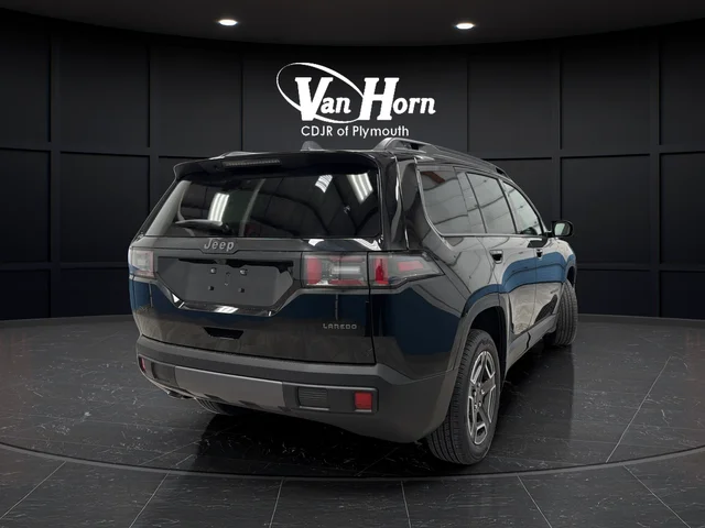 New 2026 Diamond Black Crystal Pearl-Coat Exterior Paint Jeep Laredo image 7