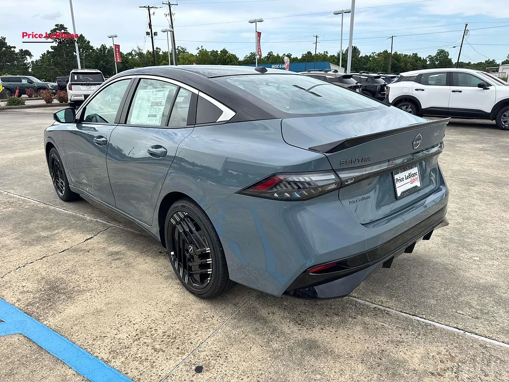 New 2026 Atlantic Gray Metallic/Super Black Nissan SR image 5