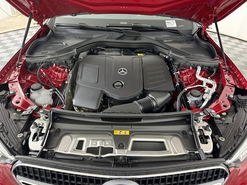 New 2026 MANUFAKTUR Patagonia Red Metallic Mercedes-Benz GLC 300 image 31