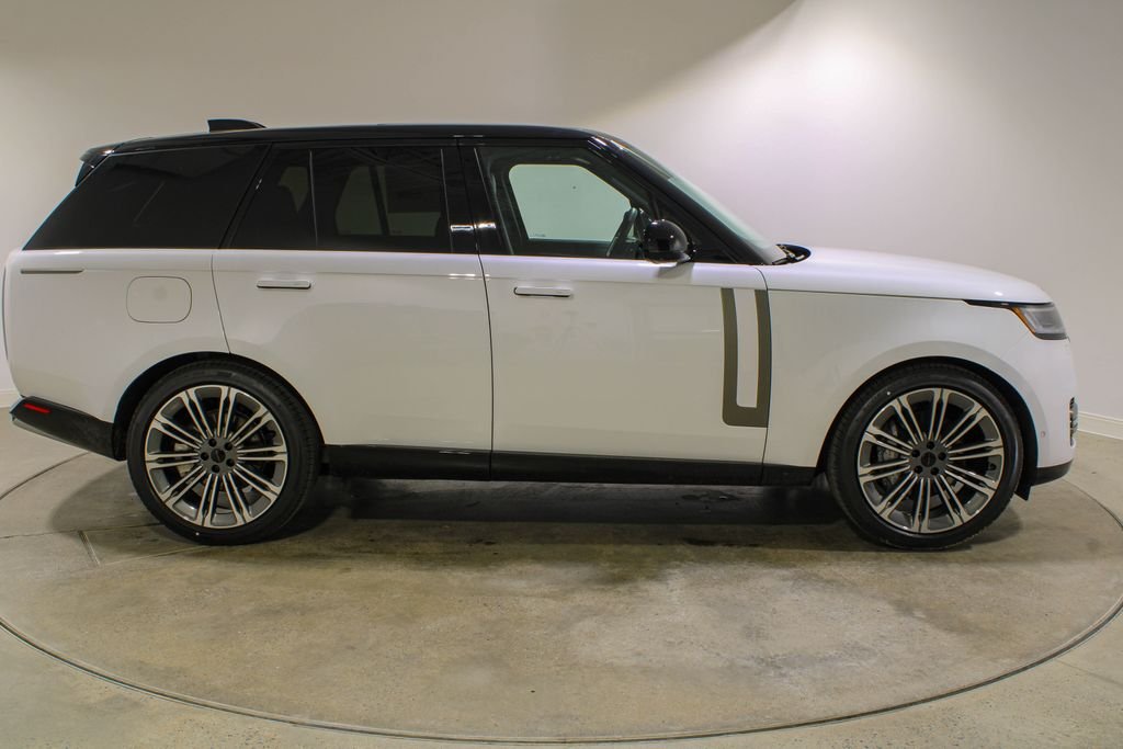New 2026 Ostuni Pearl White Land Rover SE image 6
