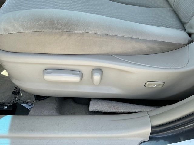 Used 2011 Gray Toyota LE image 21