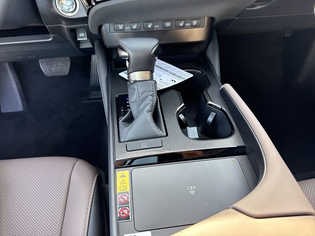 2025 Lexus ES 350 - Photo 21