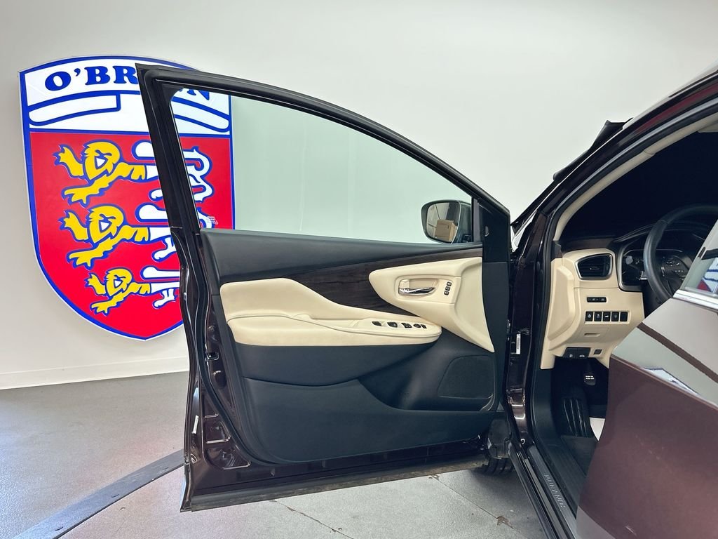 Used 2020 Almond Pearl Nissan Platinum image 15
