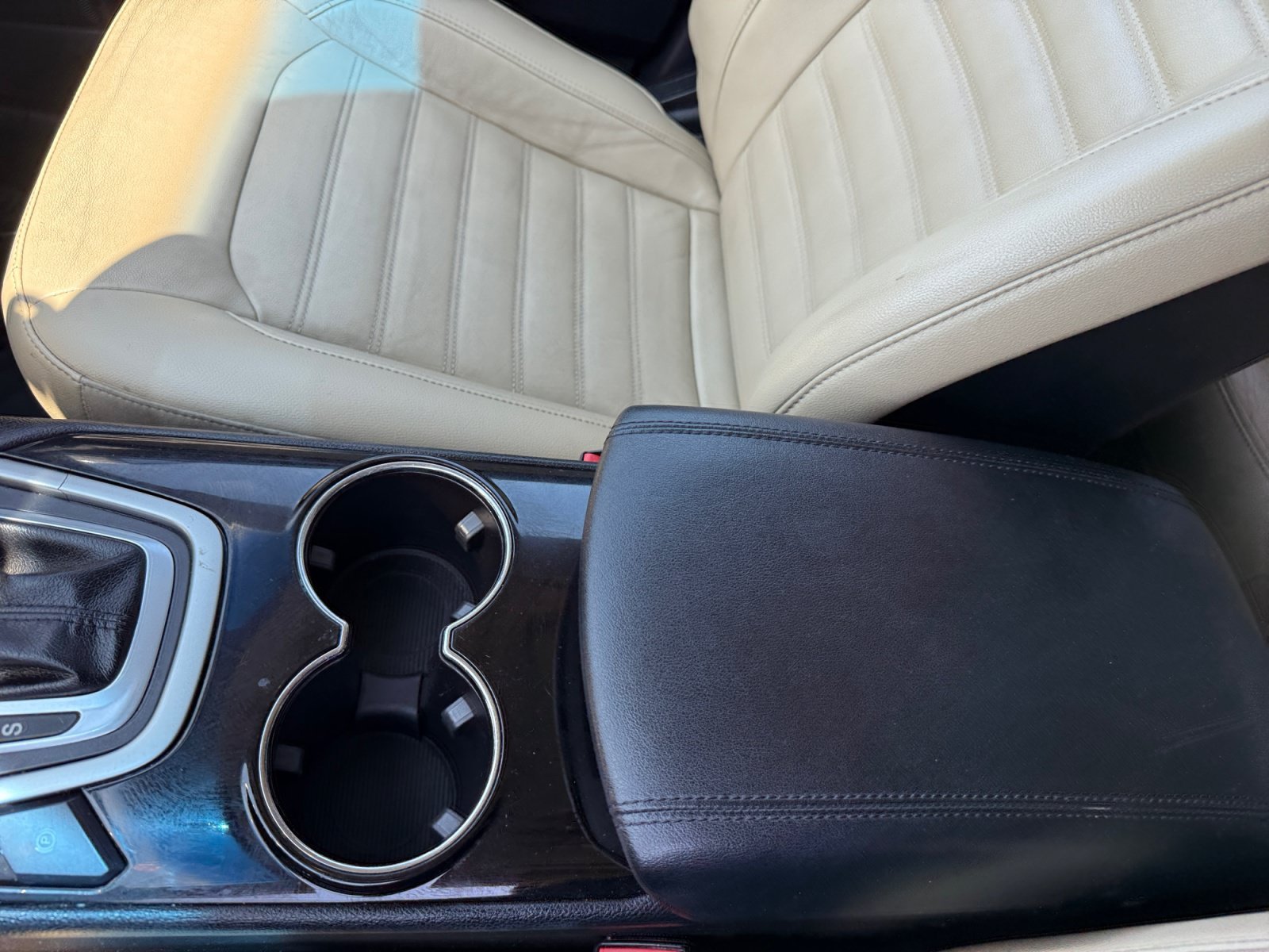 Used 2015 Oxford White Ford SEL image 14