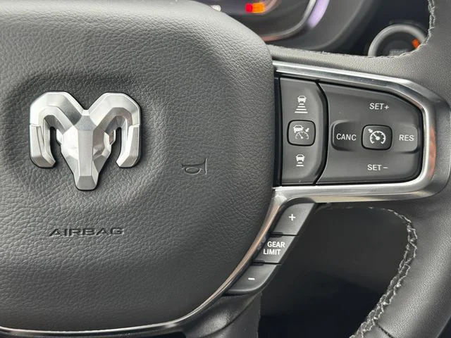 New 2026 Diamond Black Crystal Pearl-Coat Exterior Paint RAM LARAMIE image 26