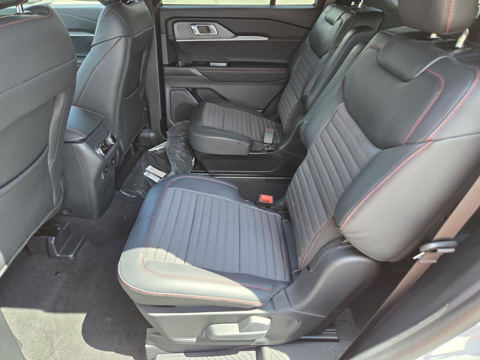 New 2026 Space White Metallic FORD ST-Line image 19