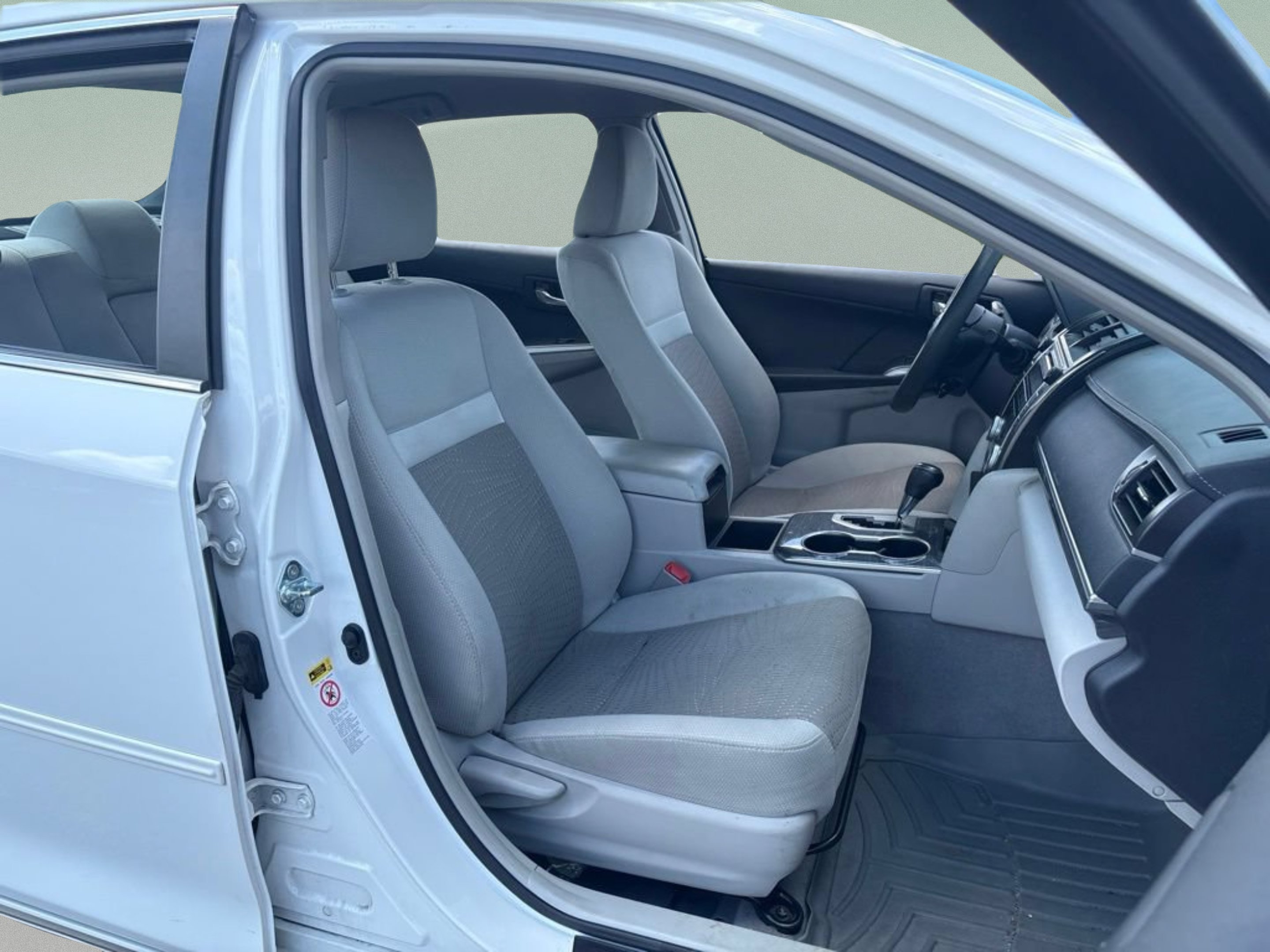 Used 2012 Super White Toyota LE image 27