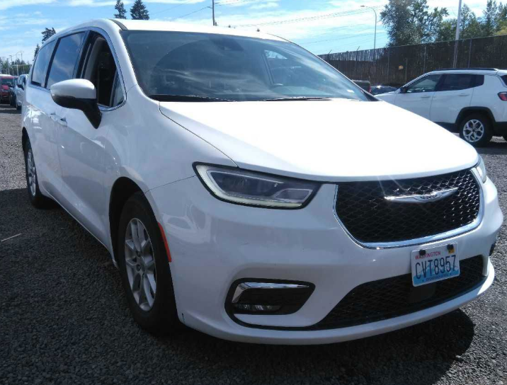 Used 2023 White Chrysler Touring L image 4