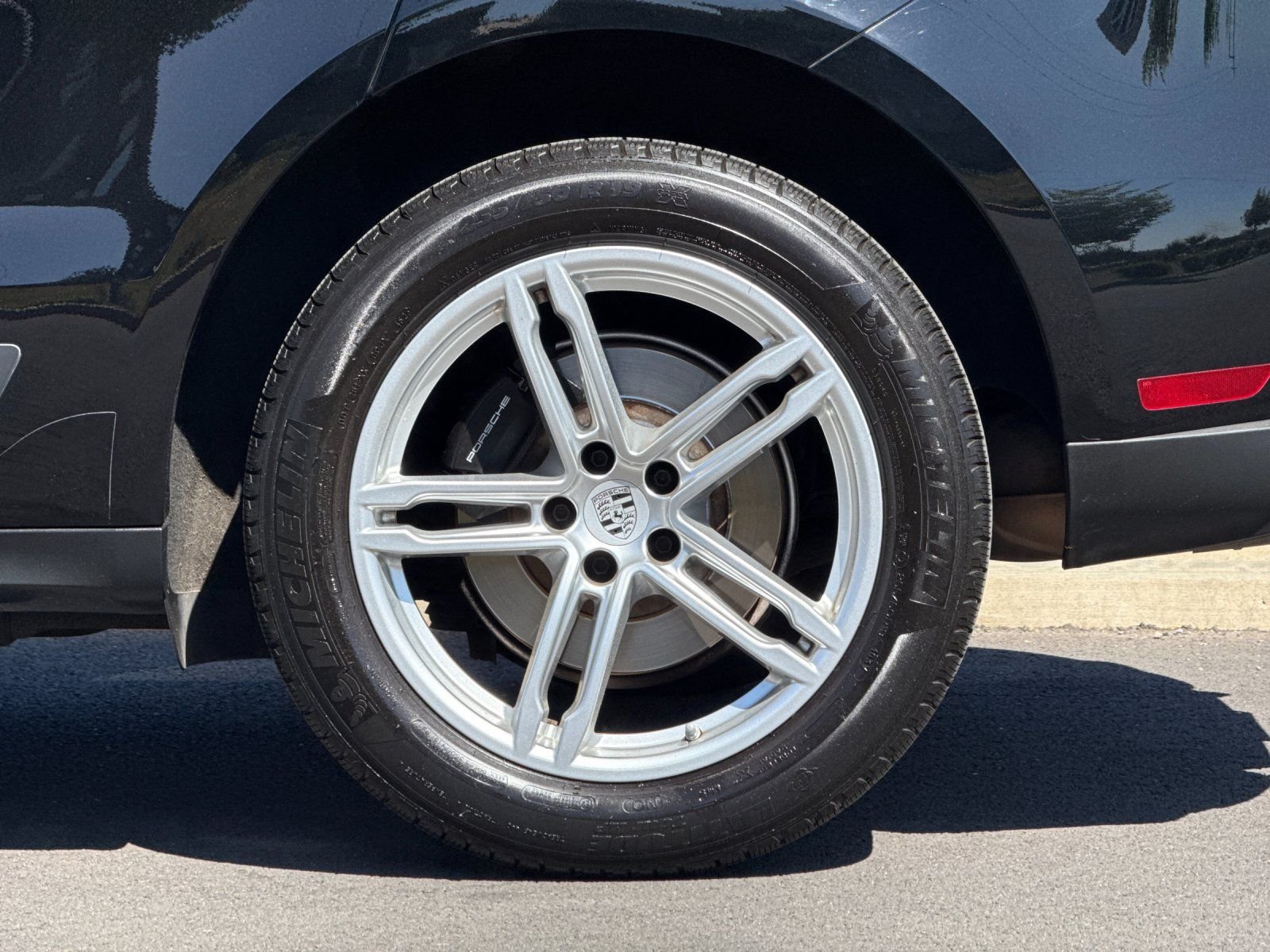 Used 2024  Porsche Base image 33