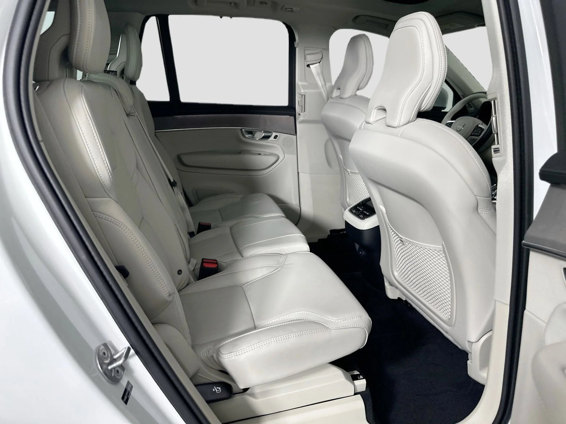New 2026 White Volvo B6 Ultra image 24
