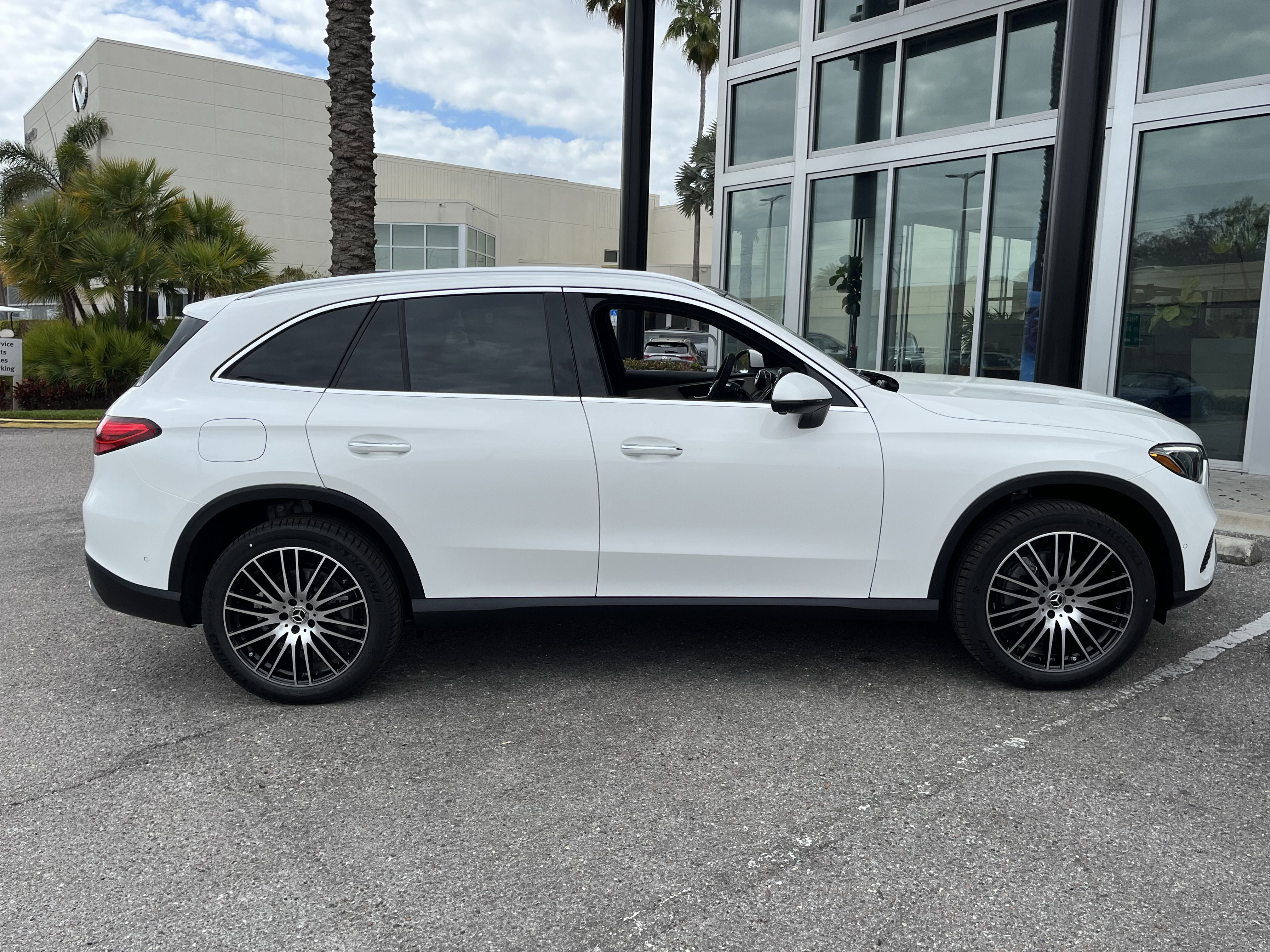 New 2026 Polar White Mercedes-Benz GLC 300 image 8