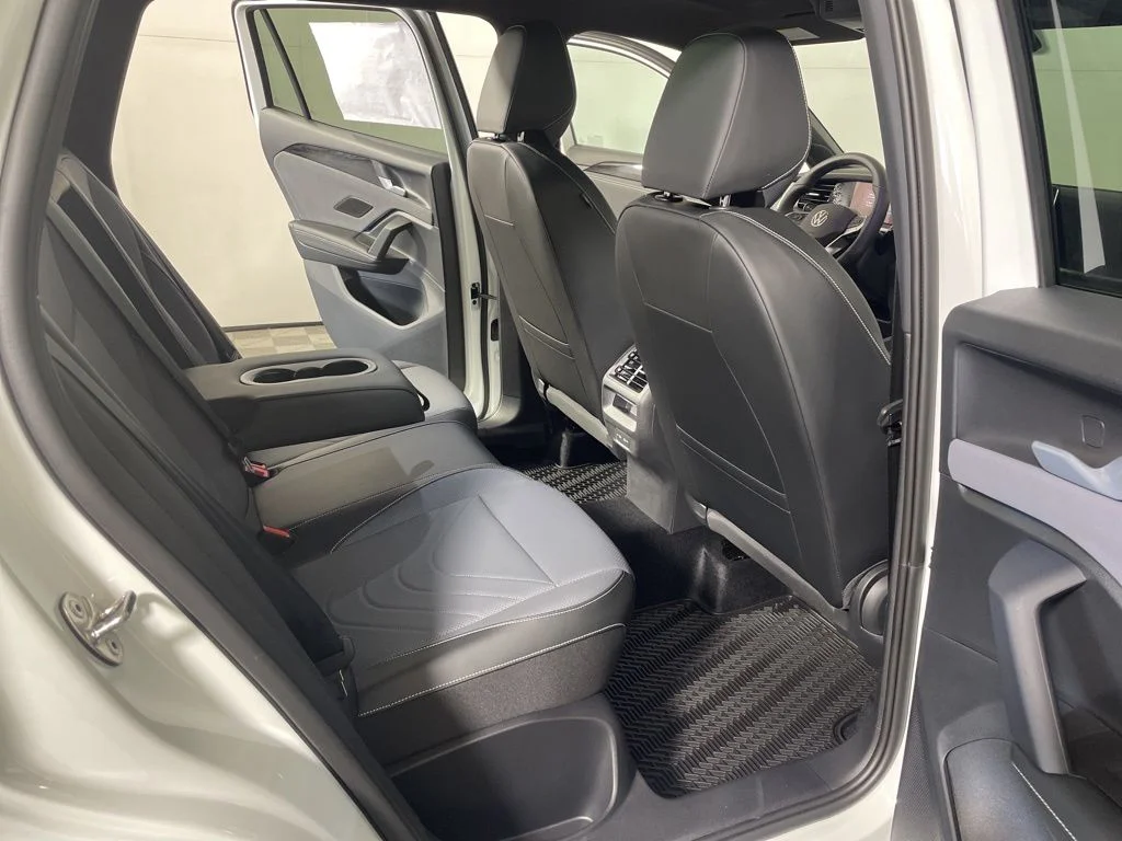 New 2026 White/off-white Volkswagen 2.0T SE R-Line Black image 22