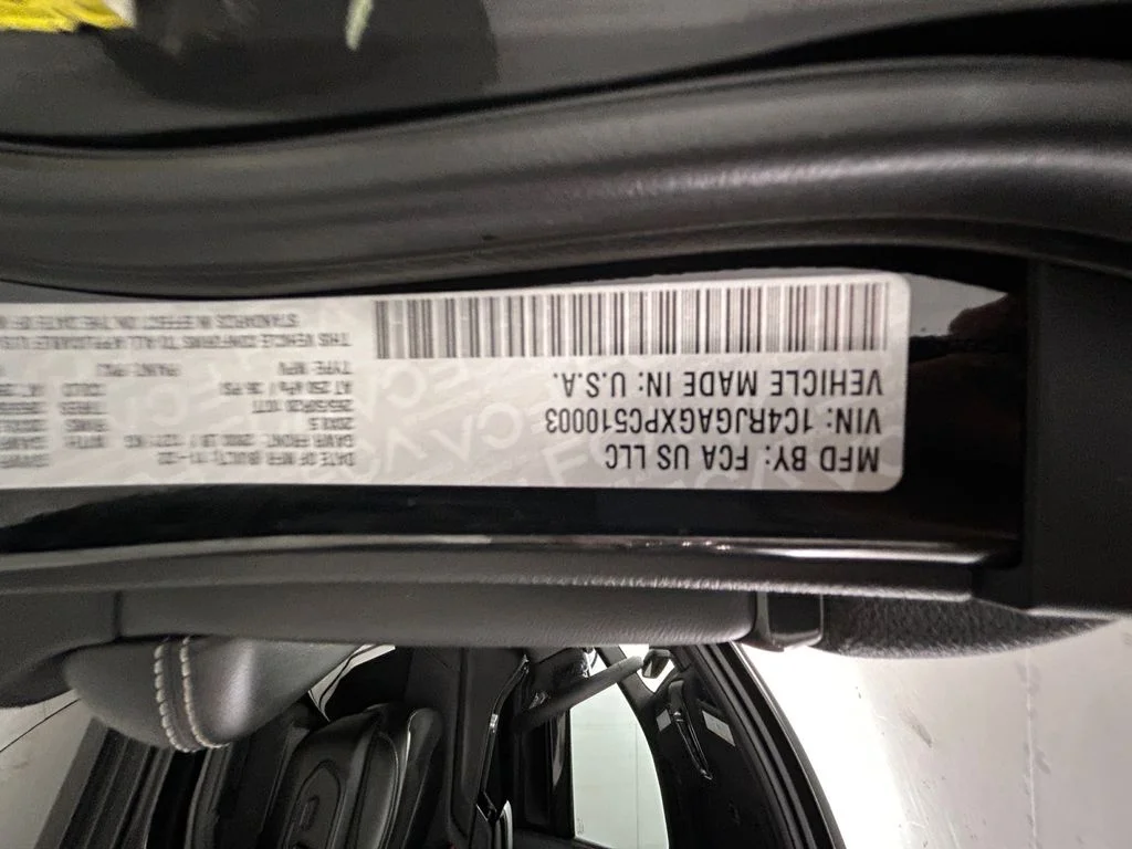 Used 2023 Black Jeep Altitude image 20