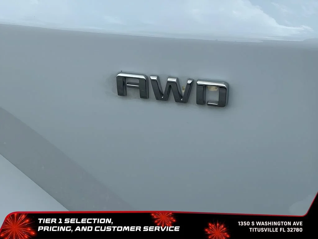 Used 2024 Summit White Chevrolet LT image 42