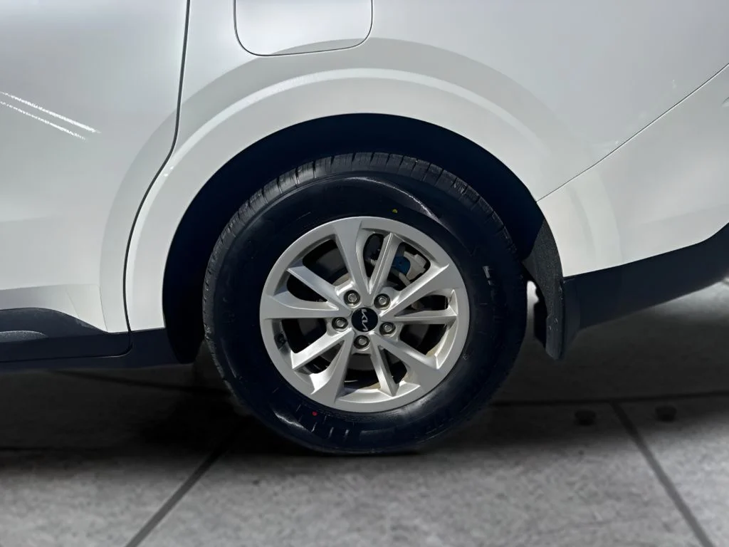 Used 2024 White Kia LX image 22