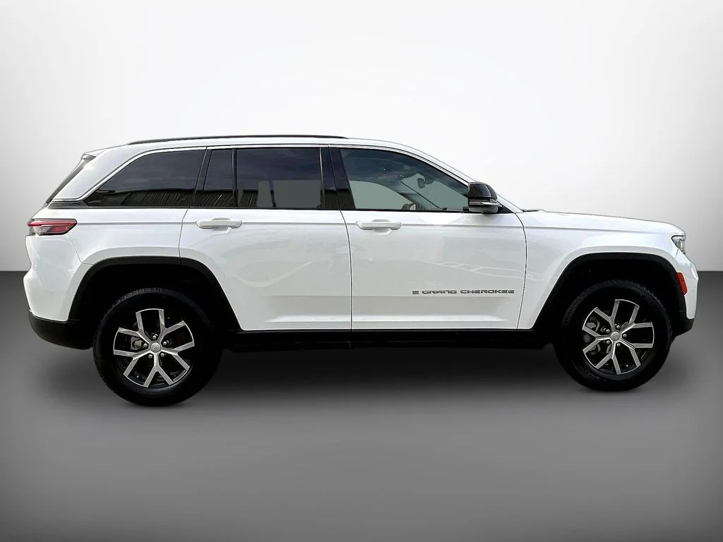 Used 2023 Bright White Clearcoat Jeep Limited image 8