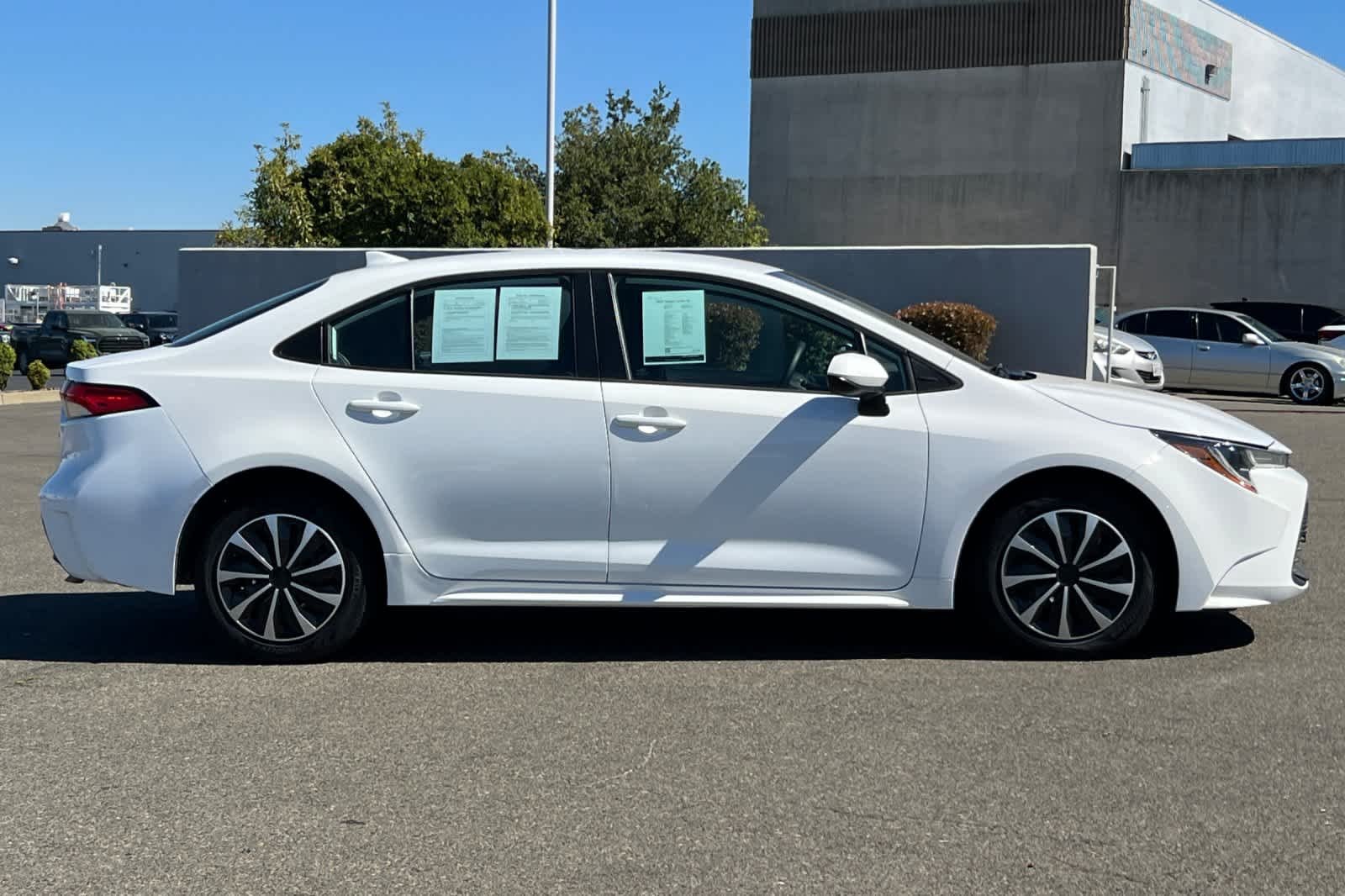 2023 Toyota Corolla LE - Photo 6