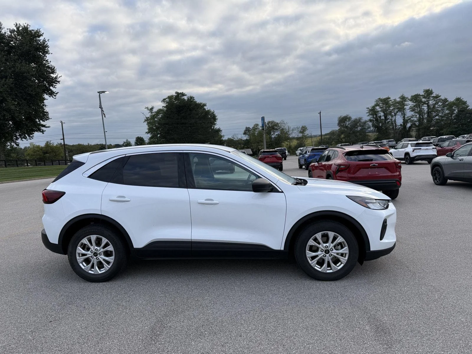 Used 2024 Oxford White Ford Active image 4